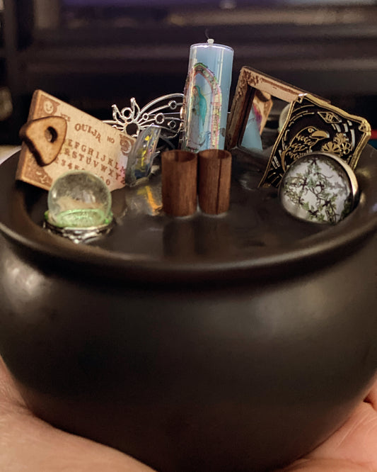 Cauldron Scrying Candle